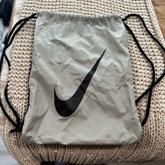 Nike drawstring bag - Picture 2 of 4